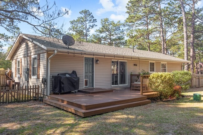 Building Photo - 620 E New England Ave