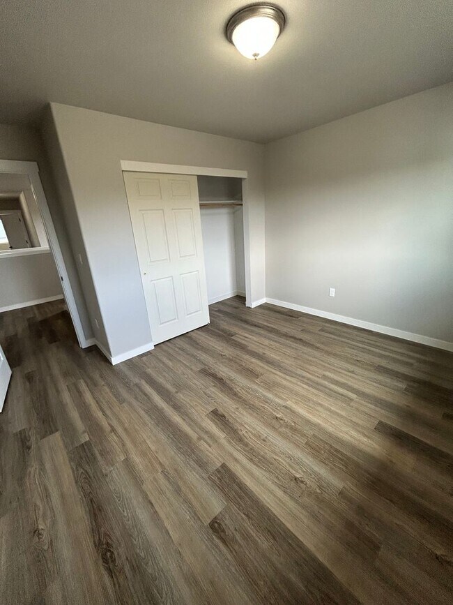 Building Photo - Beautifully Furnished Brand New 5 Bedroom ...