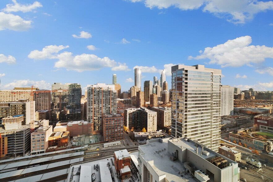 Building Photo - 720 S Wells St