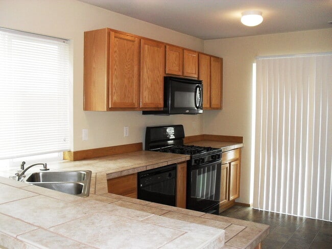 Building Photo - Beautiful 4 Bedroom 2.5 Bath in Liberty Ri...