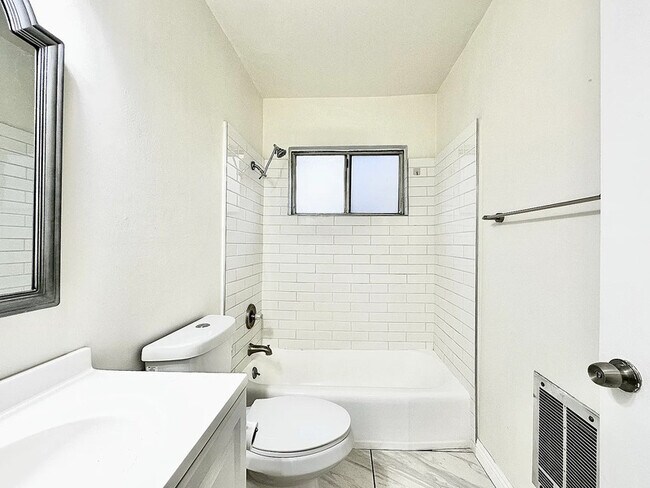 Building Photo - 14271 Dickens St