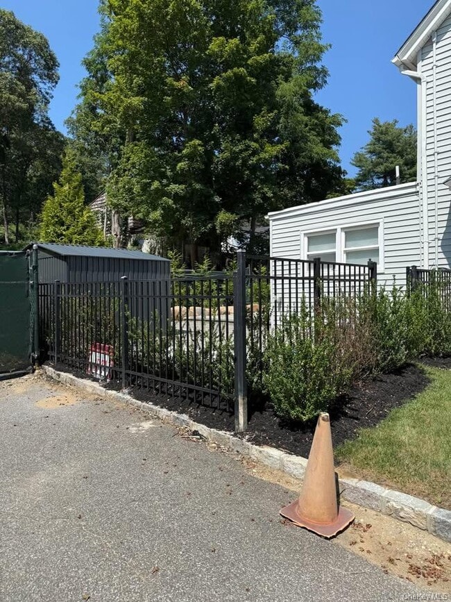 Primary Photo - 253 Woodbury Rd