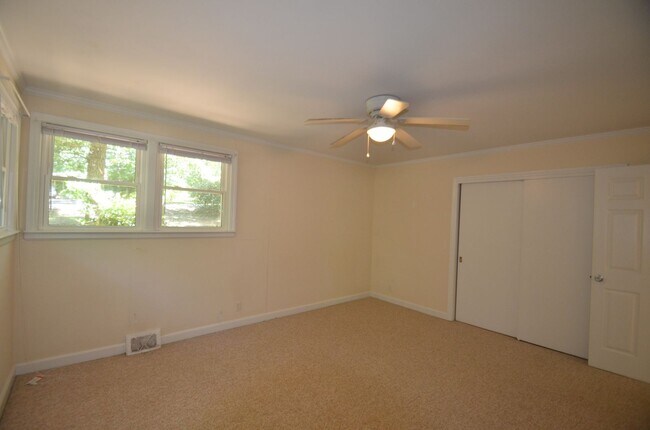 Building Photo - Three Bedroom Home Near UNC