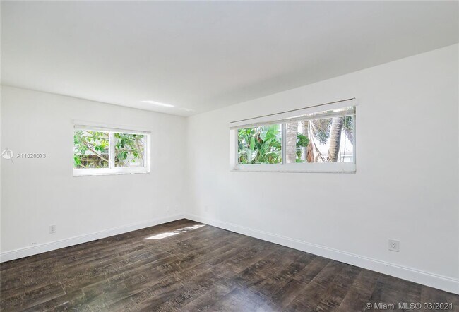 Building Photo - 4500 SW 42nd Ter