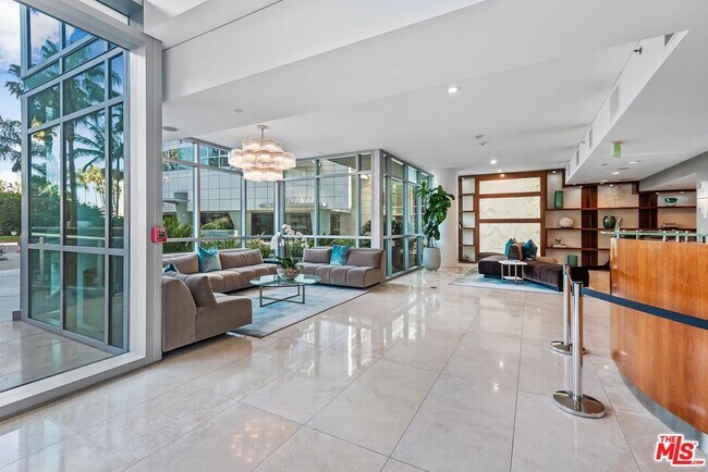 Building Photo - 13650 Marina Pointe Dr