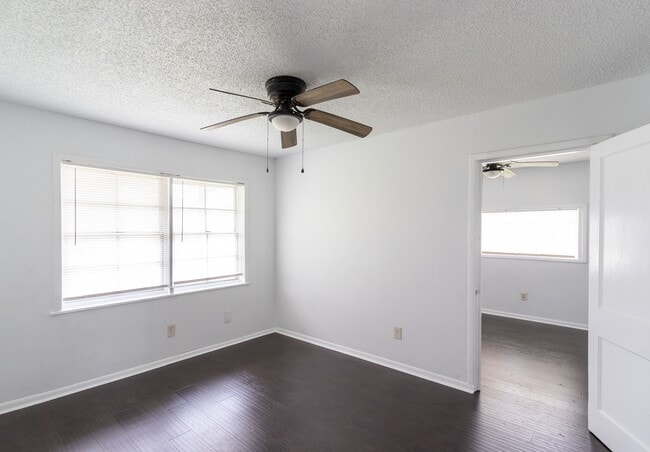 Building Photo - 629 13th Ave N