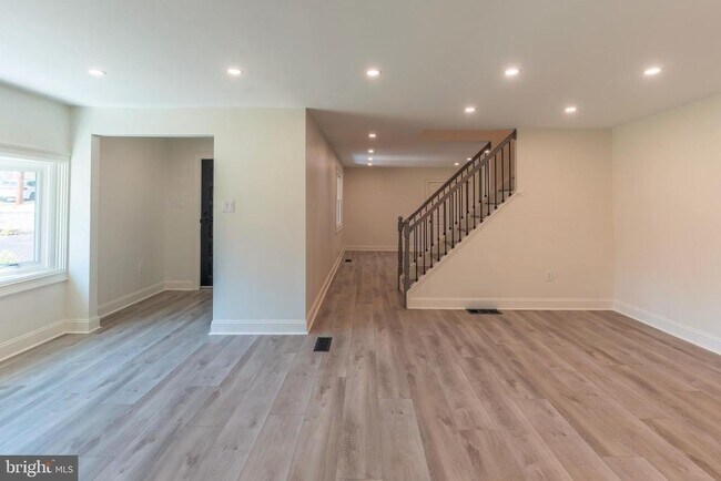 Building Photo - 248 Penncrest Dr