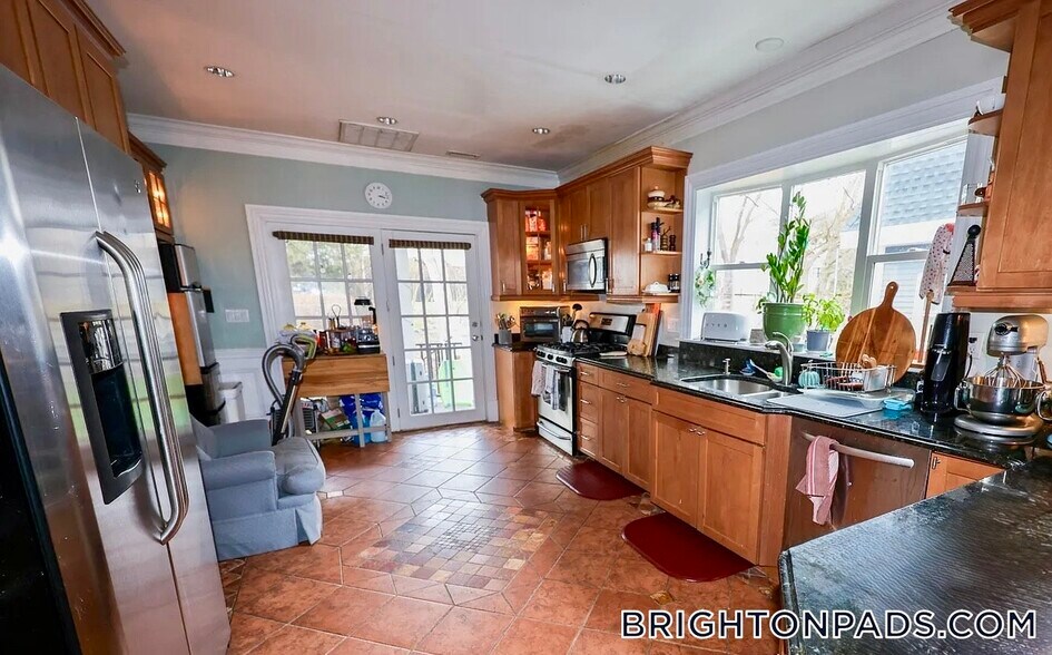 Building Photo - 55 Hobart St