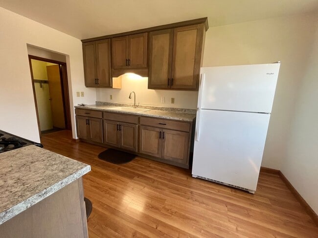 Building Photo - East Side 2 Bed/2 Bath w/ Bonus Room!