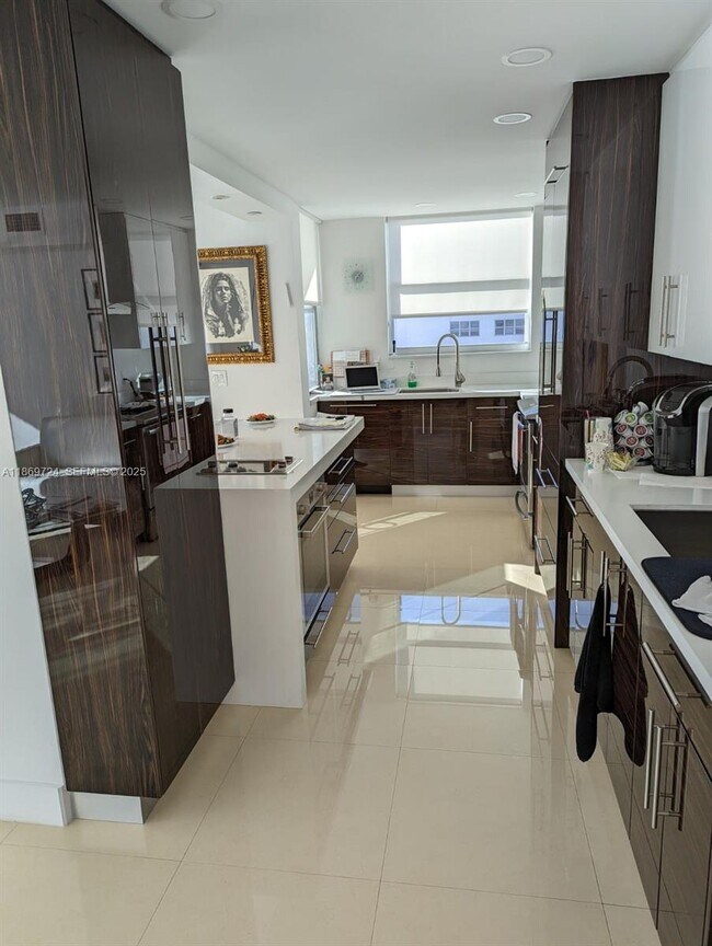 Building Photo - 9273 Collins Ave