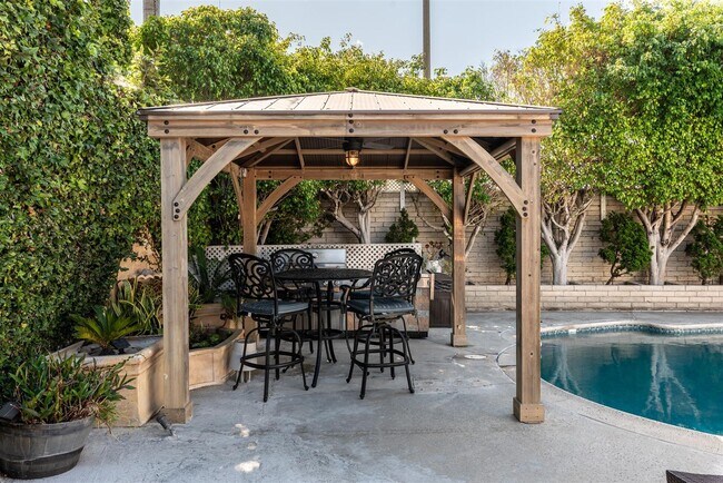 Building Photo - Huntington Harbor Lifestyle - Location, Location, Perfection!