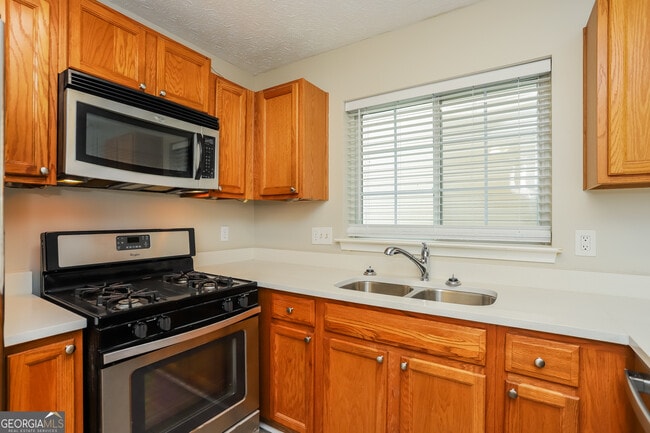 Building Photo - 688 Windcroft Cir NW