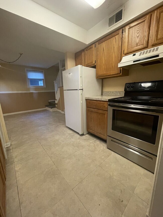 Building Photo - Three Bedroom House for 2026/27!