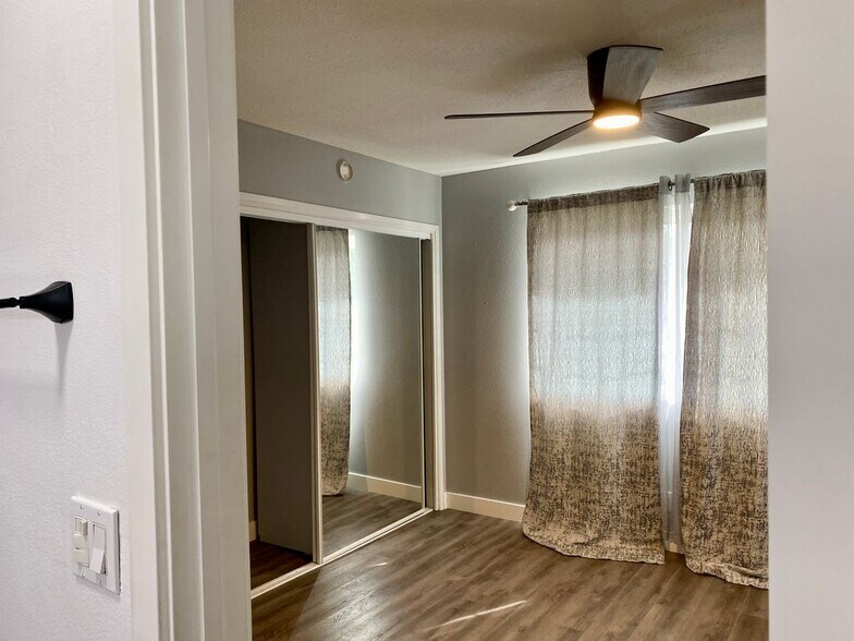 Building Photo - 1144 Carson St