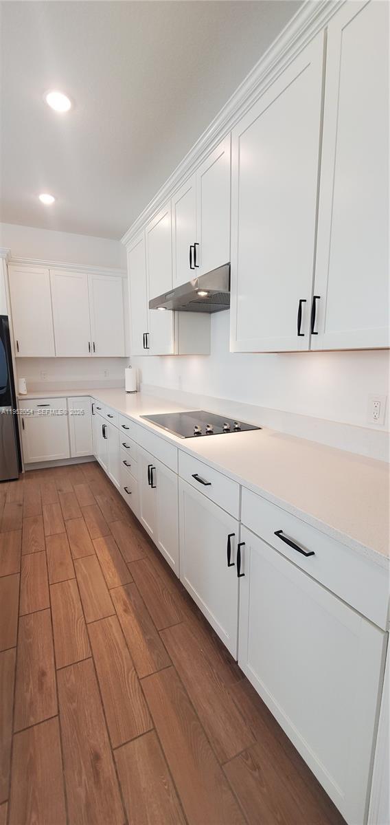 Building Photo - 736 YUKON Ln