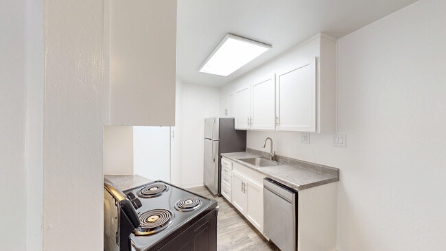 Building Photo - 1821 Lincoln Ave