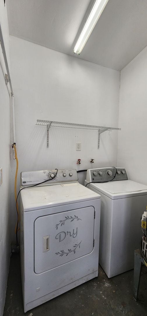 Building Photo - Spacious 3bdr house near College Grove!