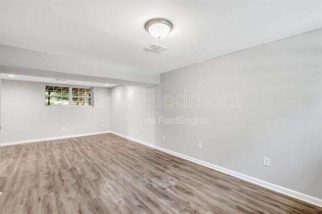 Building Photo - 2966 Fern Valley Dr SW