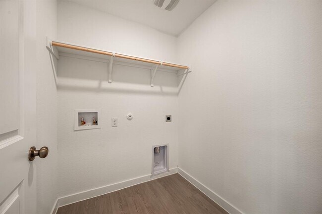 Building Photo - 1407 Hermosa Gdns