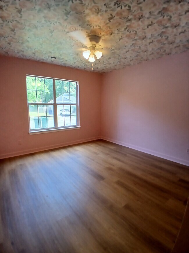 Building Photo - 124 Mallard Dr