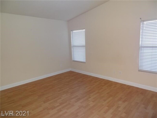 Building Photo - 1556 Amitola Ave