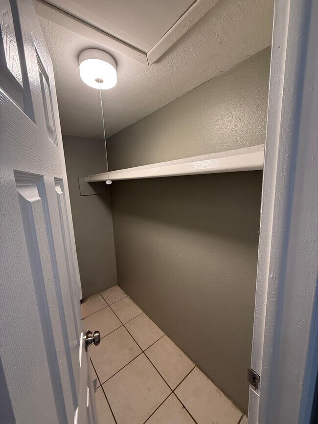 Building Photo - 1/1 Cleawater / MOVE IN SPECIAL