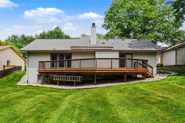 Building Photo - 5649 Woodstock Dr