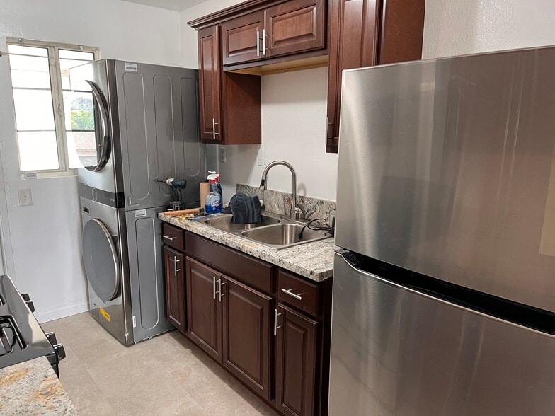 Building Photo - 754 48th St