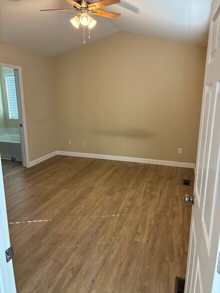 Building Photo - 1120 Marathon Dr