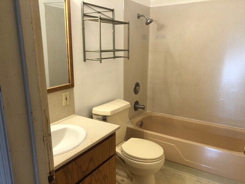 Building Photo - 1200 NE McGee St