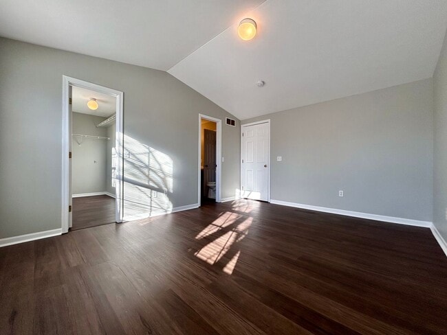 Building Photo - 3 Bedroom Home in Forest Hills Schools!