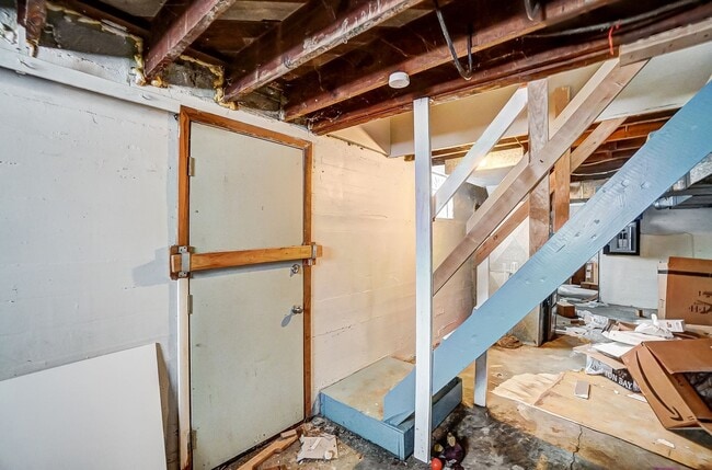 Building Photo - Four Bedroom Available!