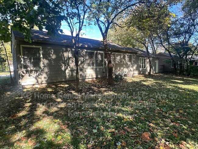 Building Photo - 6401 W 72nd Terrace