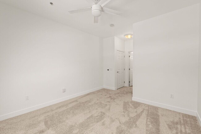 Building Photo - "Spacious, Sophisticated, Modern 3BR, 2BA Condo in the heart of downtown