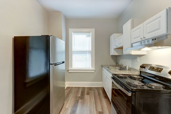 Building Photo - Newly Renovated 2BR/1BA Home In Downtown S...