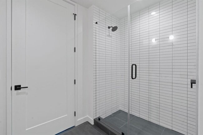 Building Photo - 84 East Ave