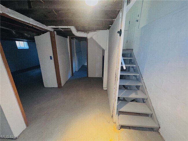 Building Photo - 308 Cole Ave