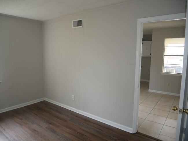 Building Photo - *****JUST REDUCED*****6010 Tulane Horn Lak...