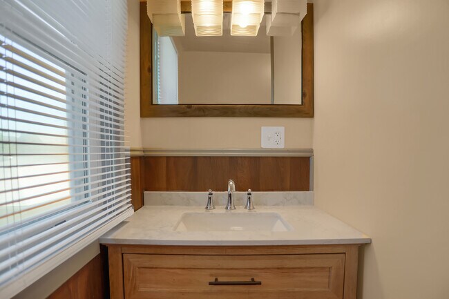 Bathroom - 844 Memorial Ave