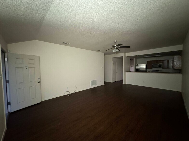 Building Photo - 4707 Waterproof Dr