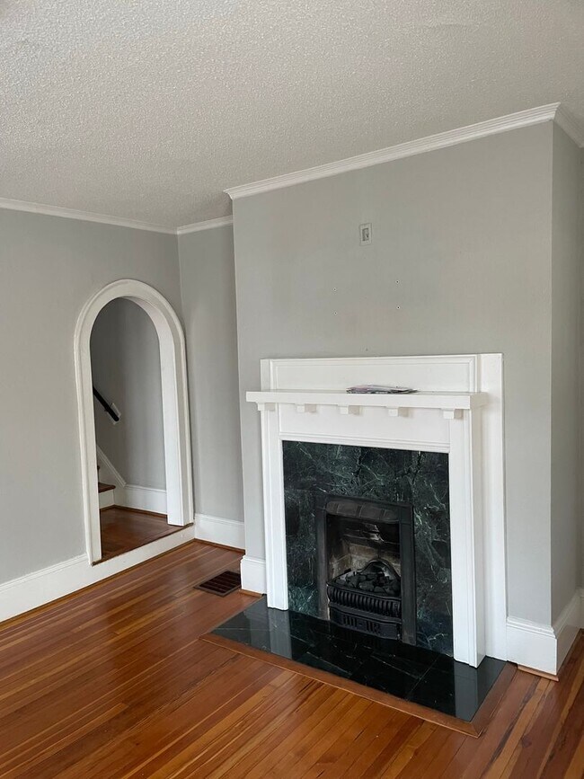 Building Photo - 311-313 N Spring St