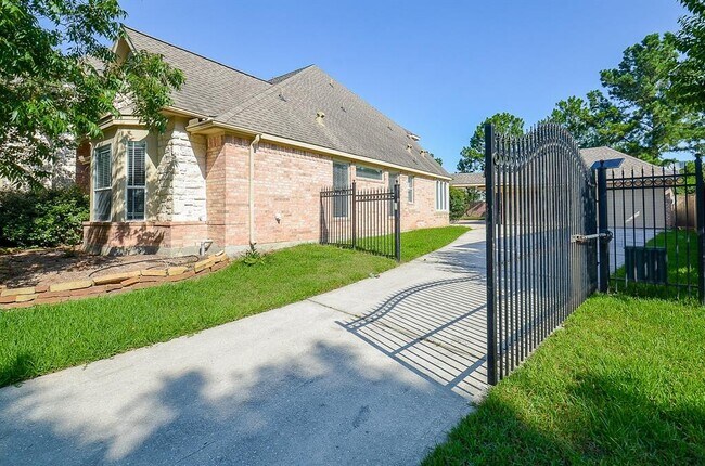 Building Photo - 1407 Kennoway Park Dr