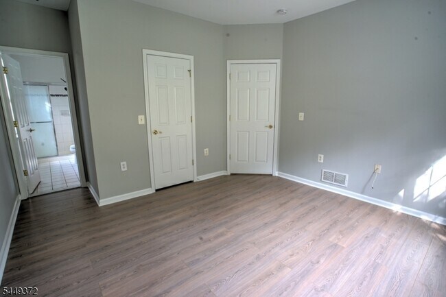 Building Photo - 117 Conover Terrace