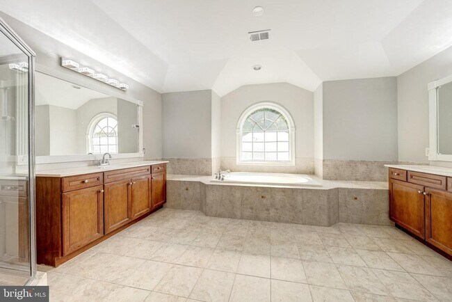Building Photo - 18852 Ridgeback Ct