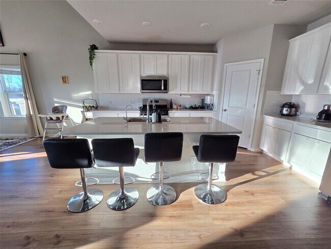 Building Photo - 300 Windy Reed Rd