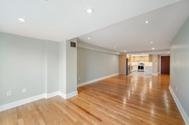 Building Photo - 75-83-83 Cambridge Pkwy