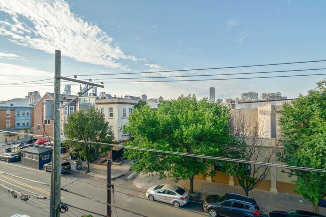 Building Photo - 806 Christian St