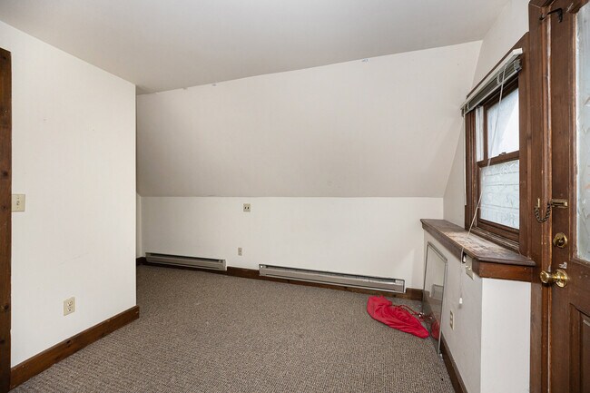 Building Photo - 528 S. Fifth -2