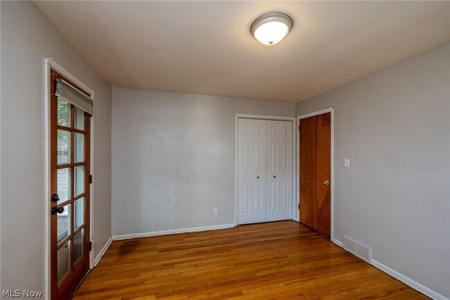 Building Photo - 8221 Pelham Dr