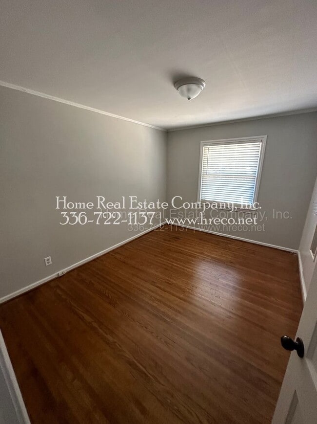 Building Photo - 525 Lester Ln